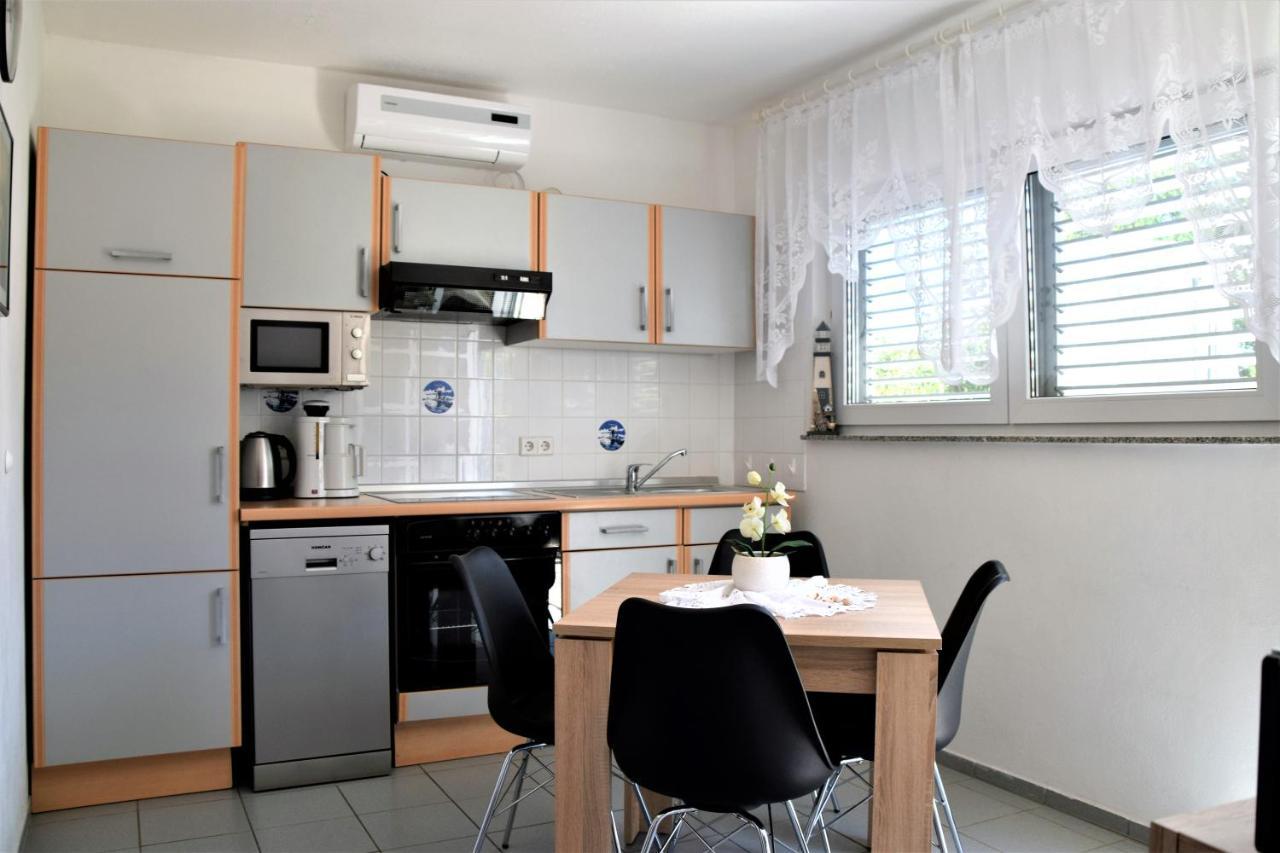 J&D Apartment Dobropoljana Bagian luar foto